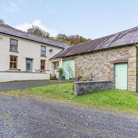 Pwll Farmhouse Llanllawdog 外观 照片