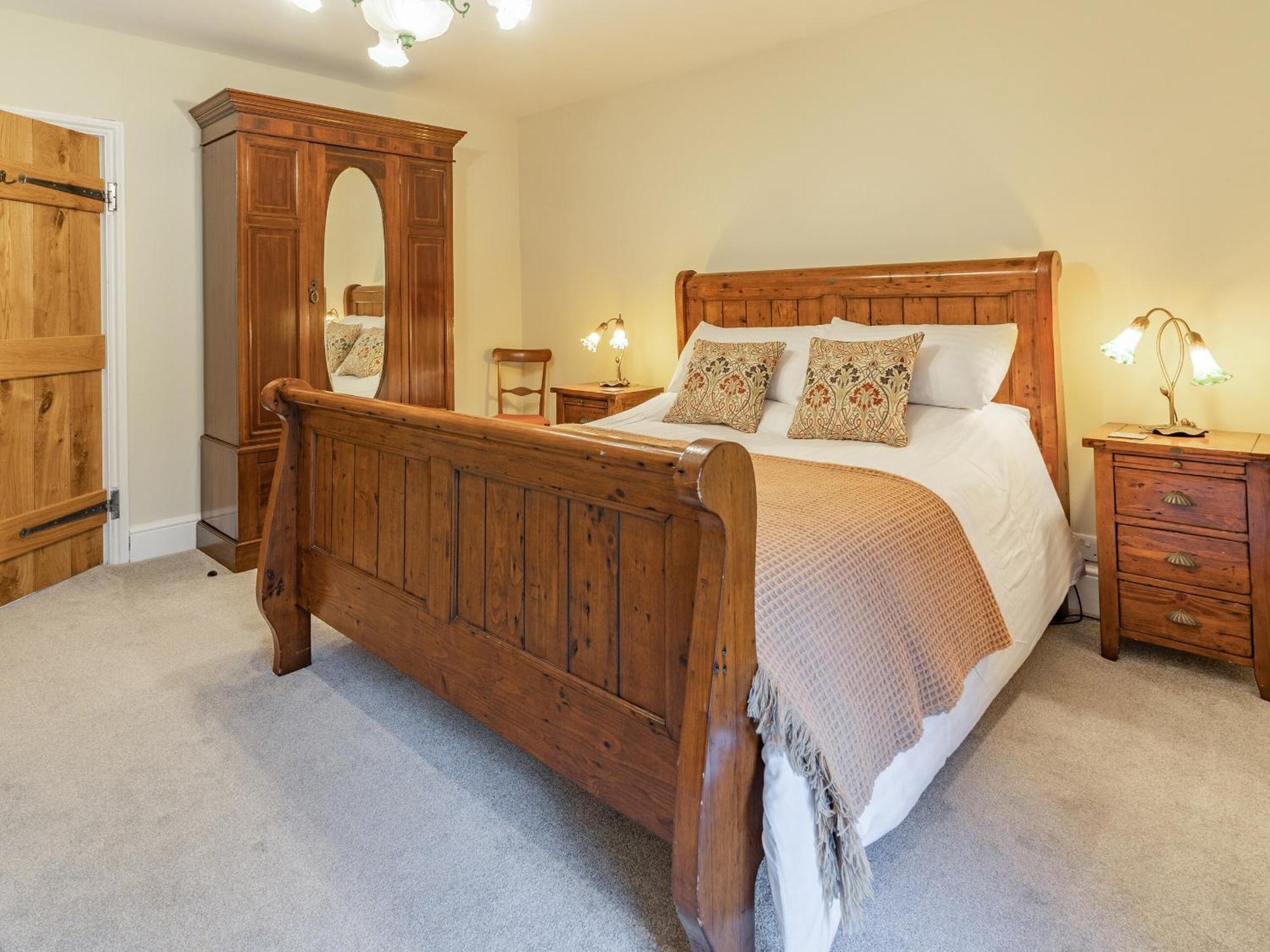 Pwll Farmhouse Llanllawdog 外观 照片