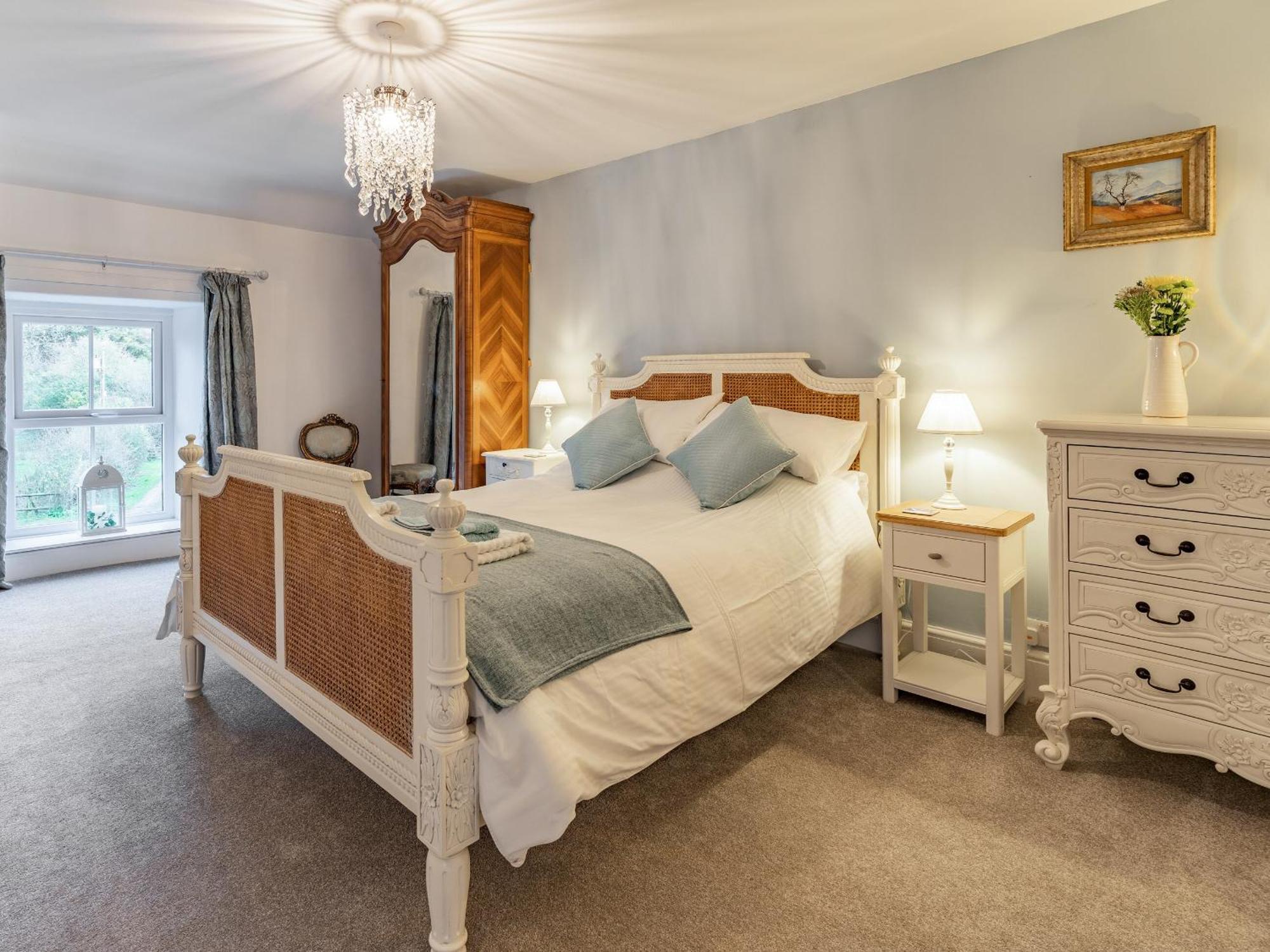 Pwll Farmhouse Llanllawdog 外观 照片