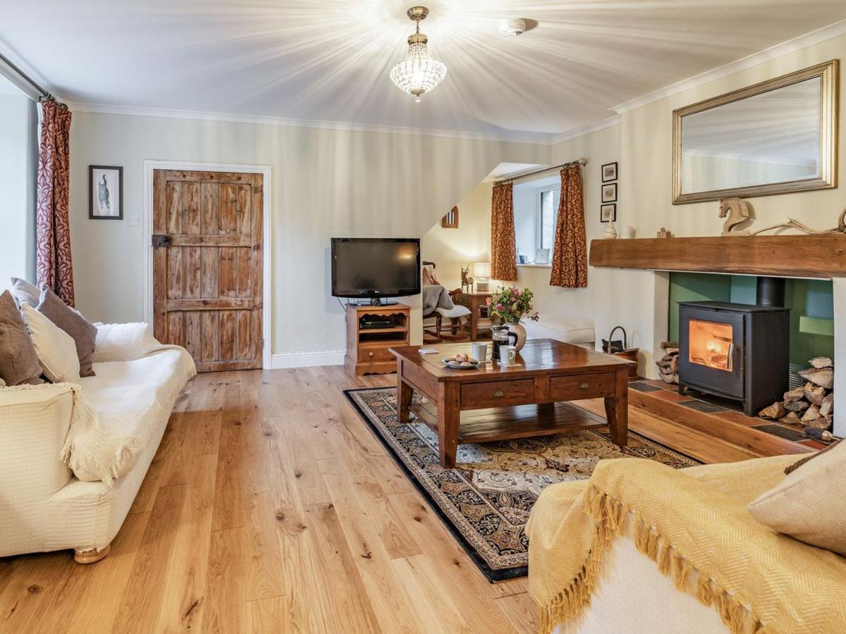 Pwll Farmhouse Llanllawdog 外观 照片